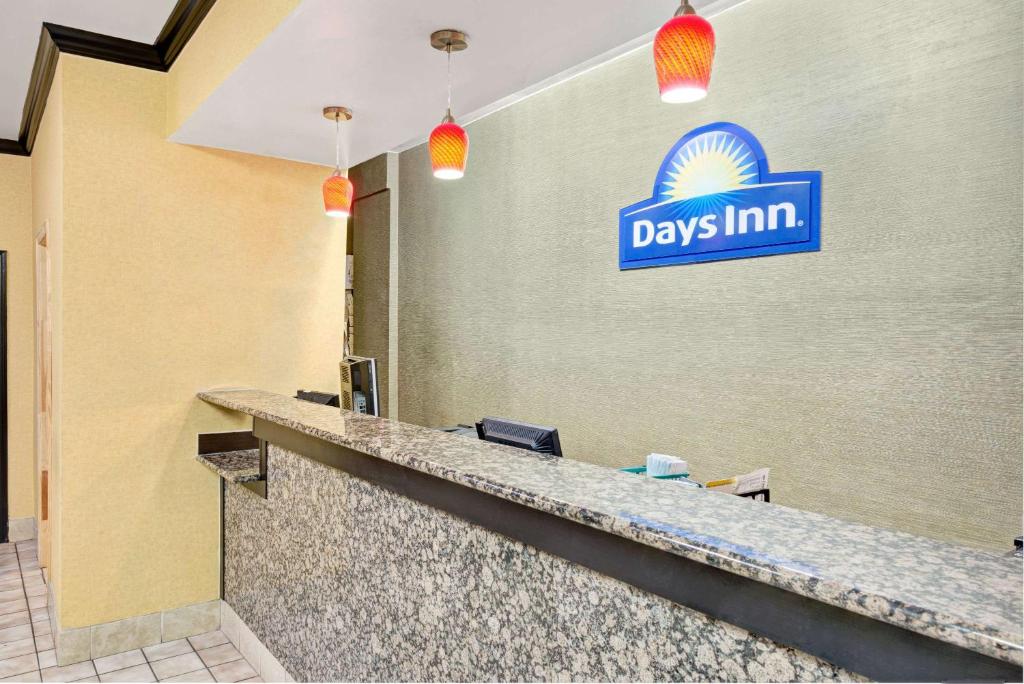 Days Inn by Wyndham Charlotte Northlake Main image 2